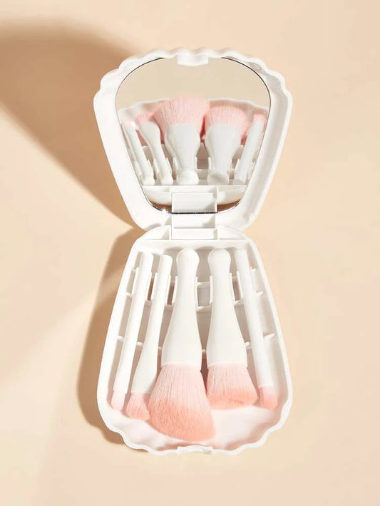 Set de brochas de bolsillo con estuche en forma de concha 🐚